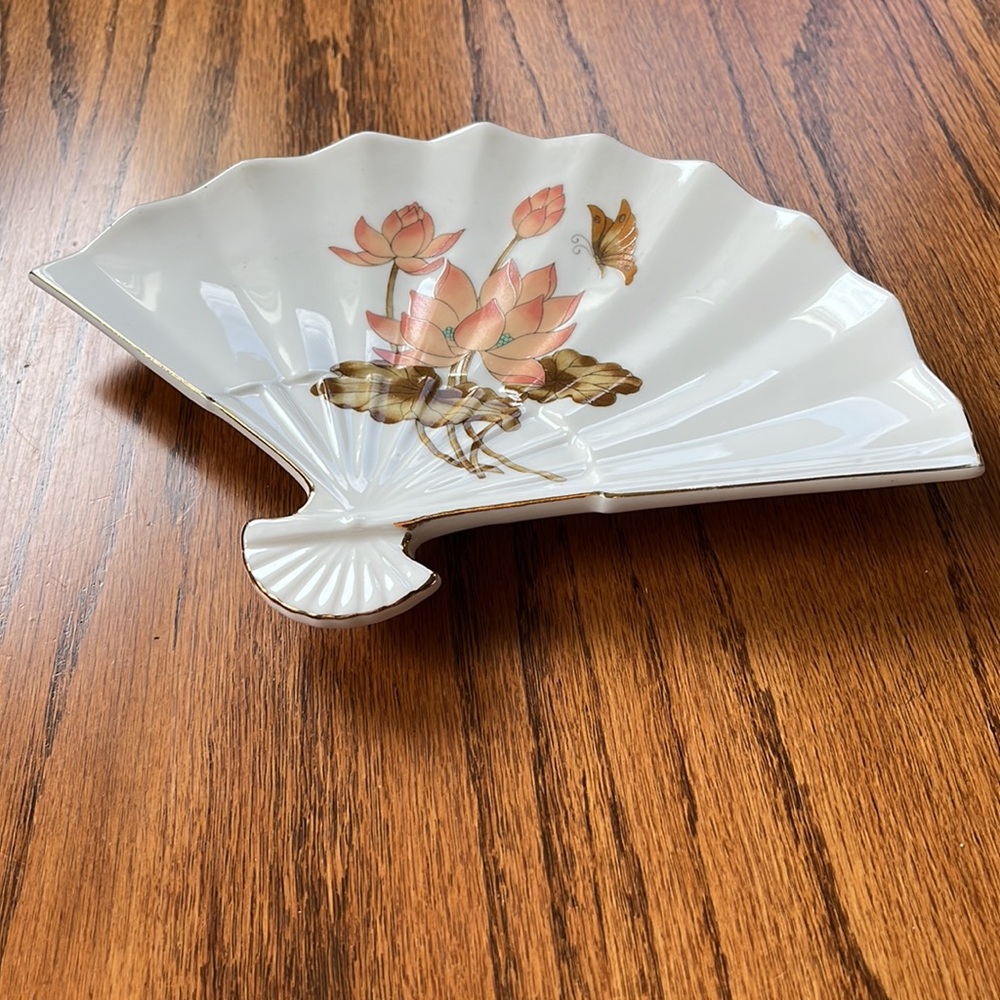Vintage Japanese Ceramic Tray White with Floral Pattern and Butterfly - Picture 2 of 8